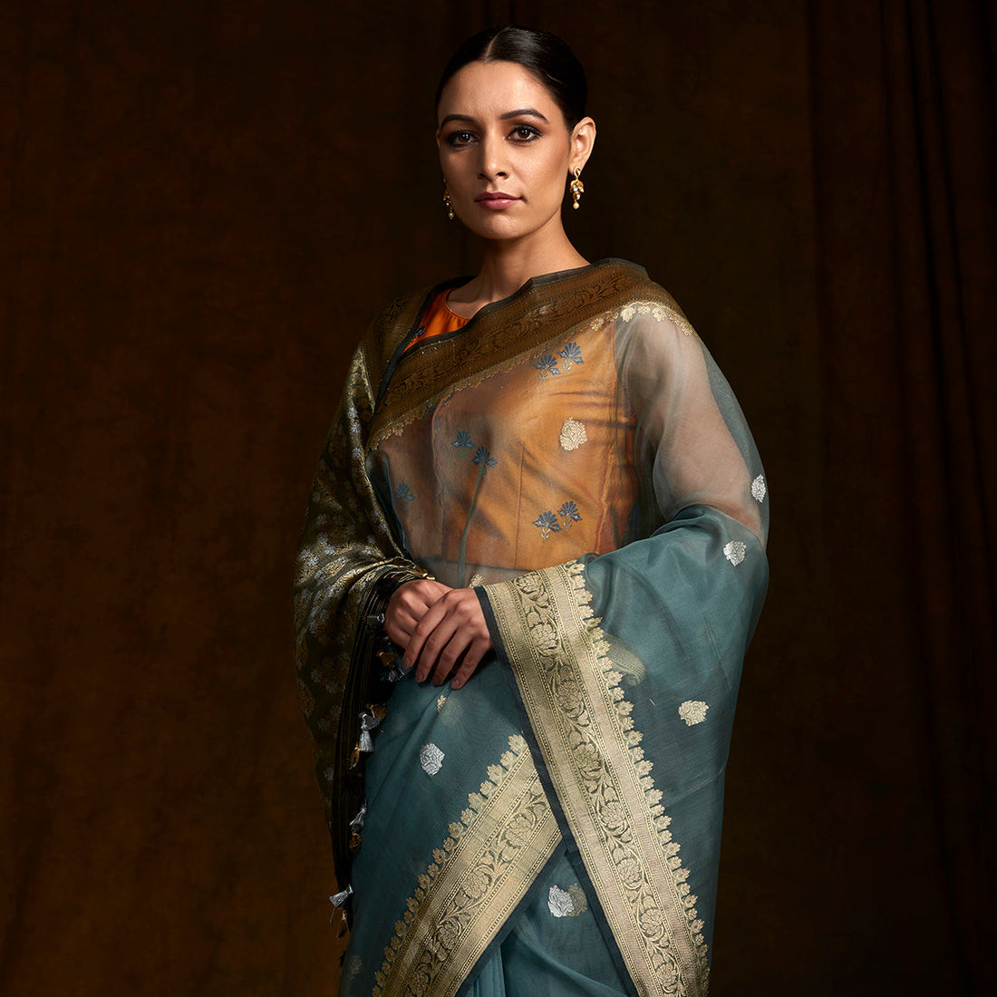 Grey_Kora_Silk_Banarasi_Handloom_Saree_with_Kadhwa_Border_and_Pallu_WeaverStory_01