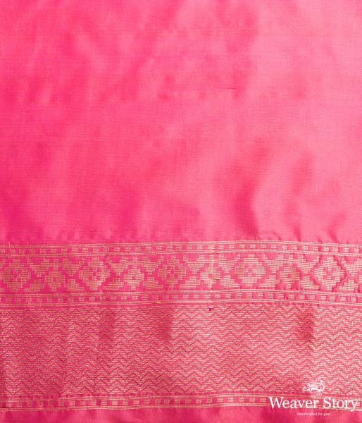 Handwoven_Banarasi_Patola_saree_in_peach_and_pink_dual_tone_WeaverStory_05