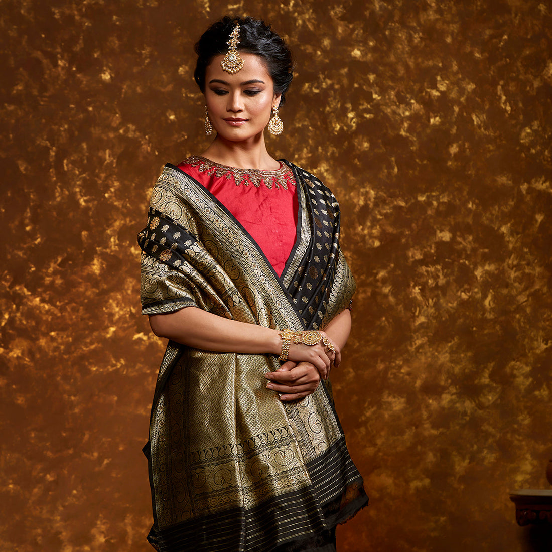 Handloom_Black_Kadhwa_Boota_Jangla_Saree_with_Beldaar_Border_WeaverStory_01