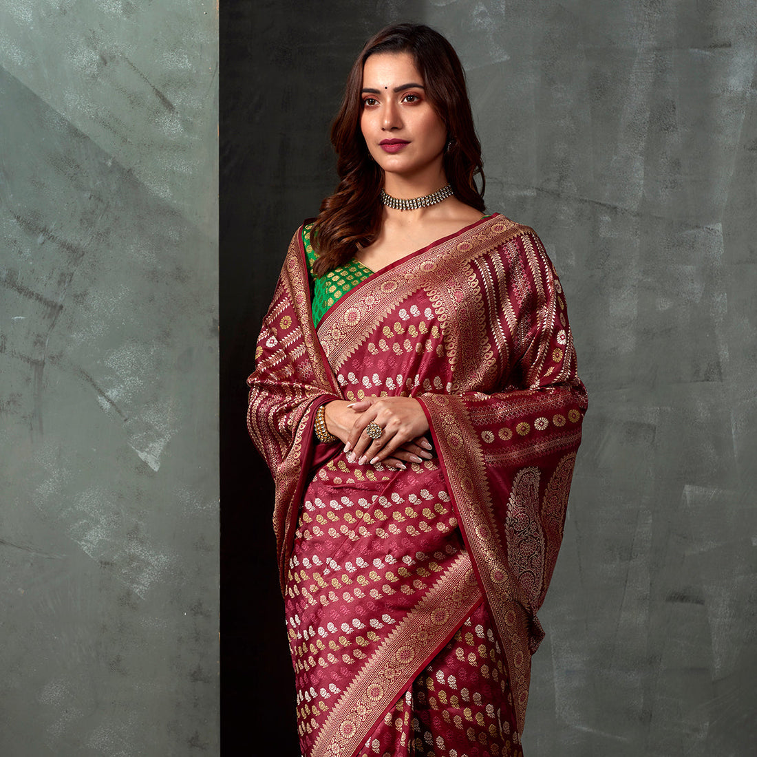 Handwoven_Banaras_Baluchari_in_Mahroon_with_Small_Floral_Booti_and_Kalka_Pallu_WeaverStory_01