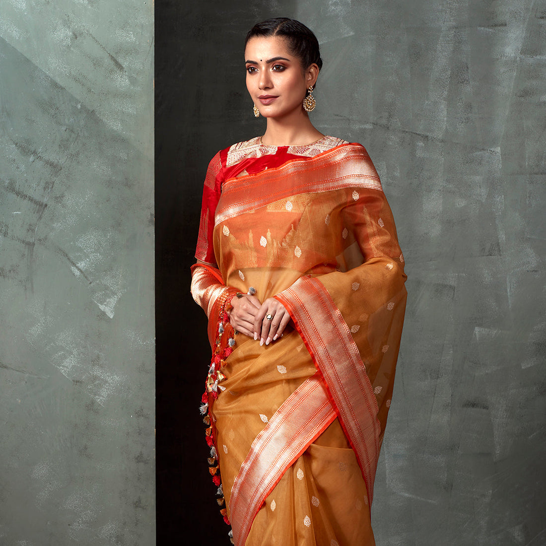 Rust_and_Red_Kora_Silk_Banarasi_with_Kadhwa_Booti_WeaverStory_01