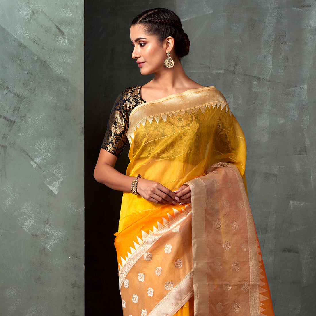 Handloom_Yellow_Kora_Silk_Banarasi_with_Beige_Kadhwa_Border_WeaverStory_01