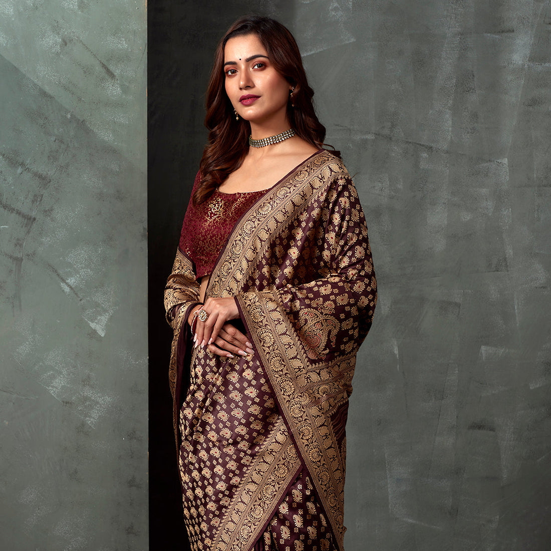 Handwoven_Banaras_Baluchari_in_Brown_with_Kairi_and_Koniya_WeaverStory_01
