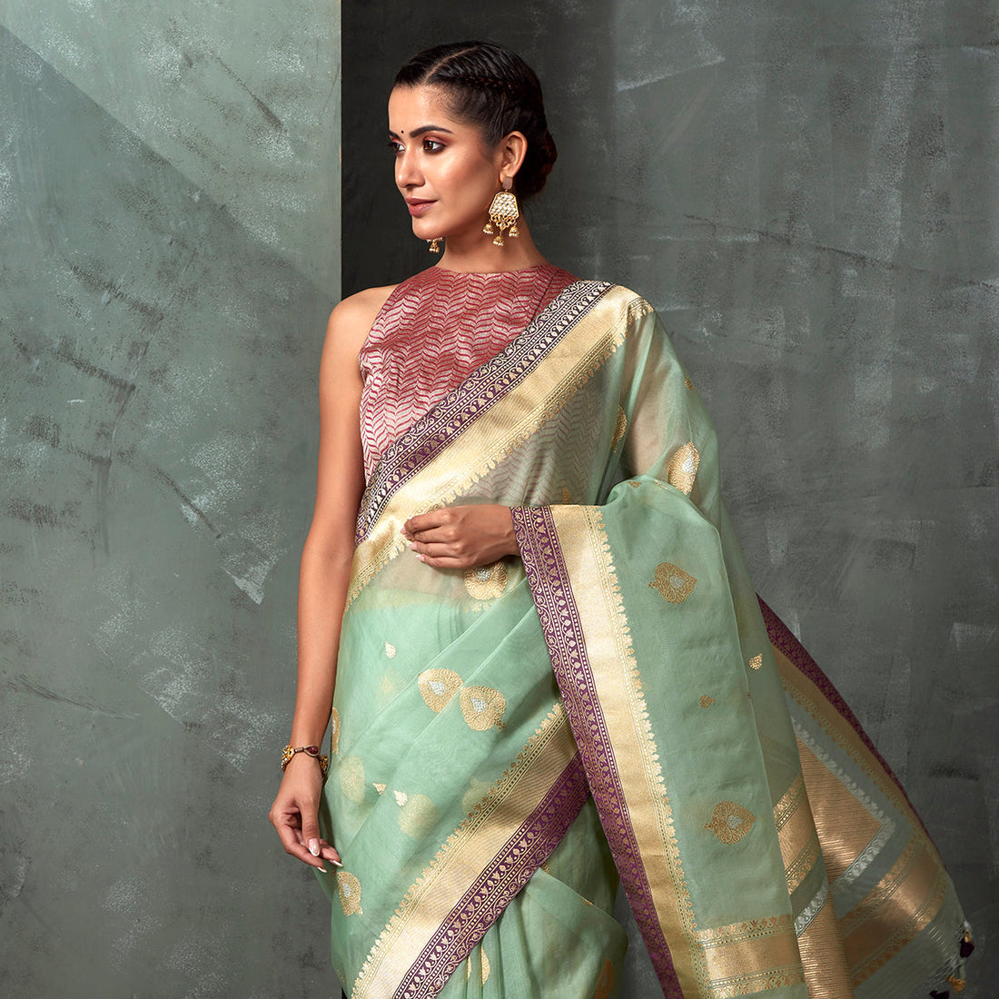 Handwoven_Light_Blue_Kora_Silk_Banarasi_with_kadhwa_Booti_WeaverStory_01