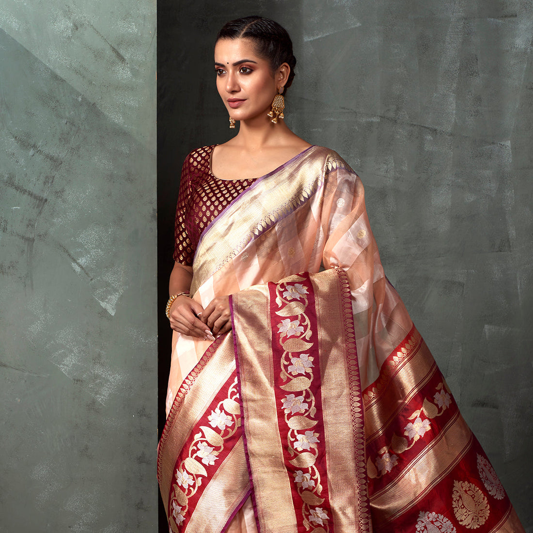 Handloom_Peach_Striped_Kora_Silk_Banarasi_with_Red_Border_and_Pallu_WeaverStory_01