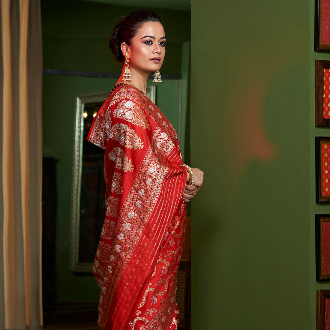 Handwoven_Bridal_Banarasi_Jangla_Woven_with_Real_Zari_WeaverStory_01