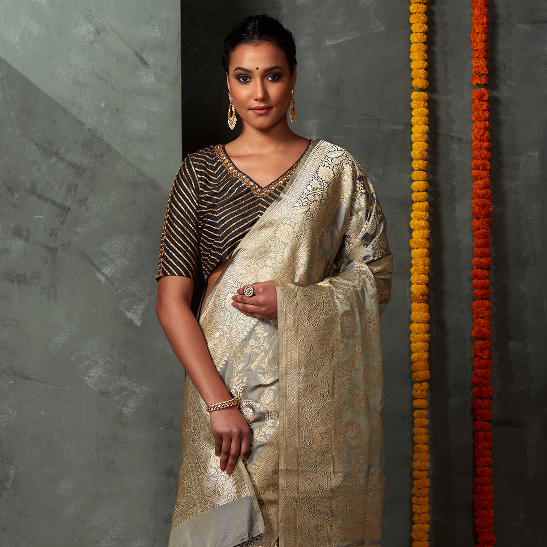 Handloom_Light_Grey_Sona_Rupa_Jangla_Saree_WeaverStory_01