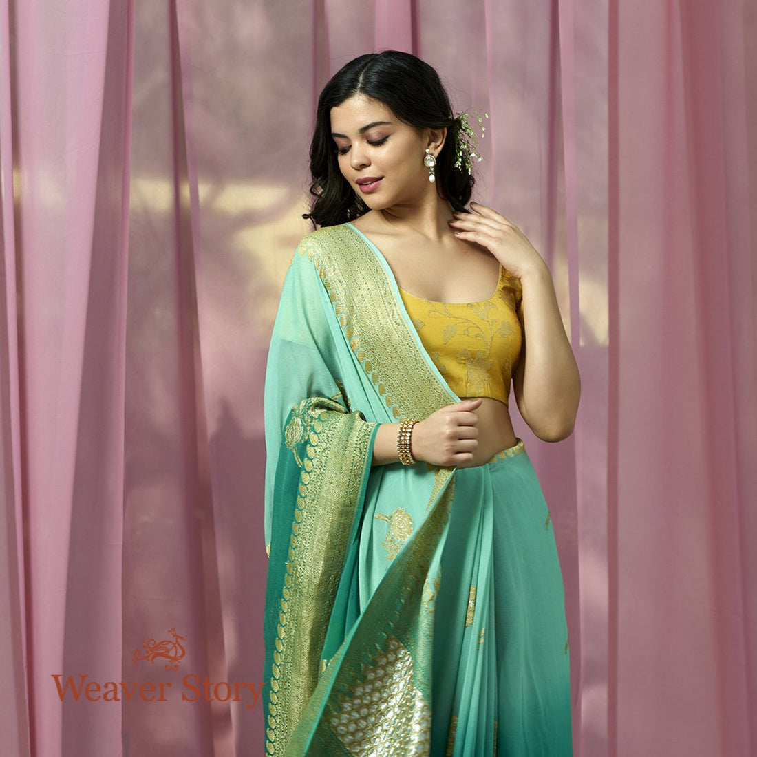 Handwoven_Ombre_Dyed_Green_Banarasi_Georgette_Saree_WeaverStory_01