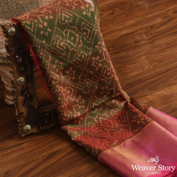 Handwoven_Pink_and_Green_dual_tone_single_Ikat_Patola_Duatta_WeaverStory_01