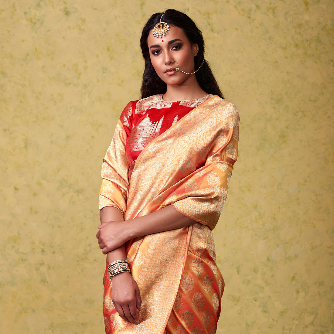 Handloom_Pink_Yellow_Dual_Tone_Floral_Meenakari_Saree_with_Beldaar_Border_WeaverStory_01