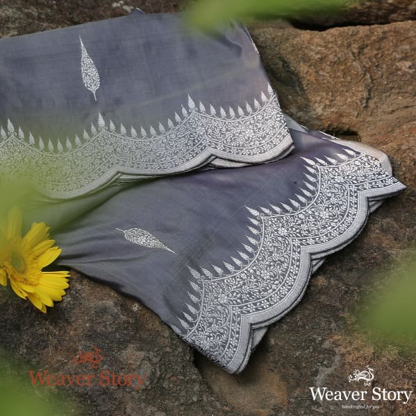 Handwoven_Grey_Banarasi_Dupatta_with_Scalloped_Borders_WeaverStory_01