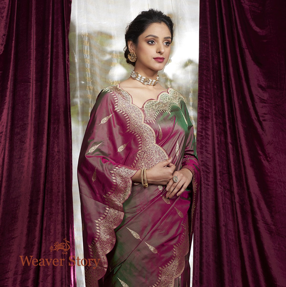 Handwoven_Pink_and_Green_Dual_Tone_Saree_with_Scalloped_Borders_WeaverStory_01