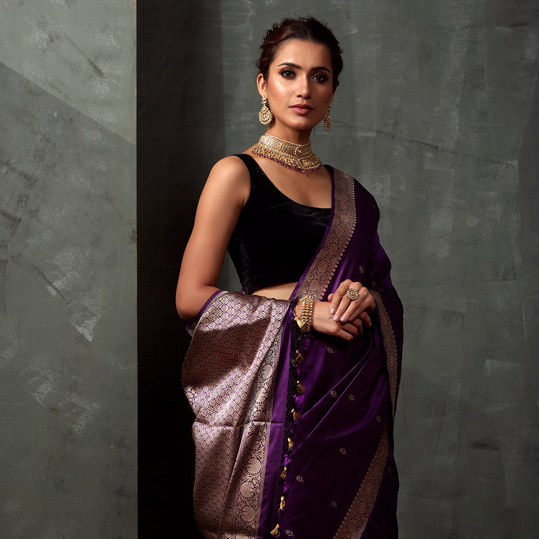 Handwoven_Purple_Small_Border_Saree_with_Yellow_Blouse_WeaverStory_01