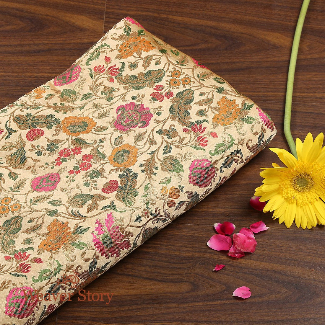 Handloom_Beige_Meenakari_Kimkhab_Fabric_WeaverStory_01