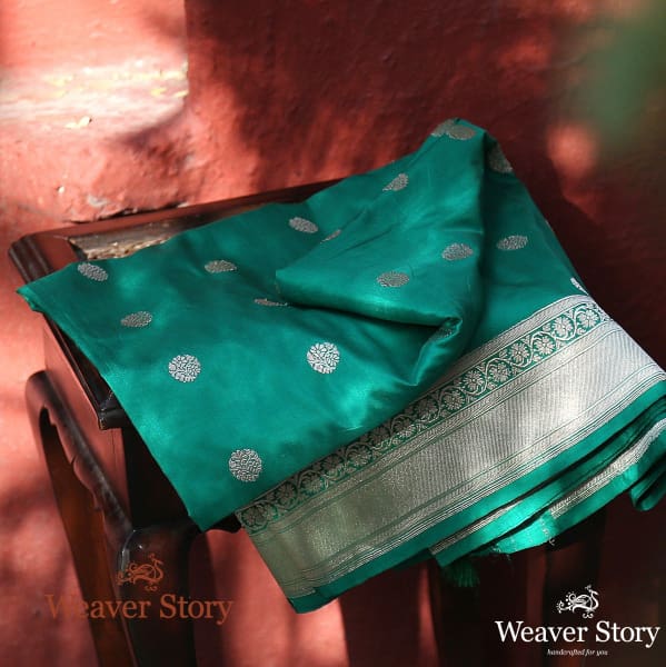 Handwoven_Green_Kadhwa_Asharfi_Booti_Dupatta_WeaverStory_01