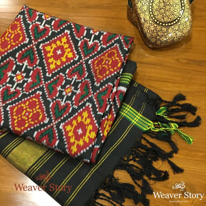 Handwoven_Black_Patola_Dupatta_WeaverStory_01