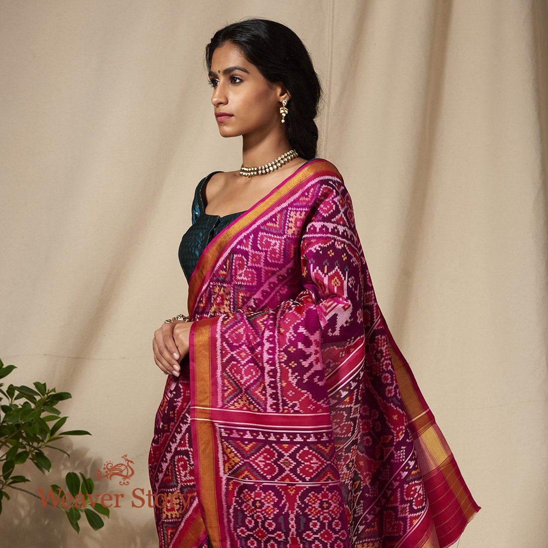 Handwoven_Purple_and_Pink_Dual_Tone_Gujarat_Patola_Saree_WeaverStory_01