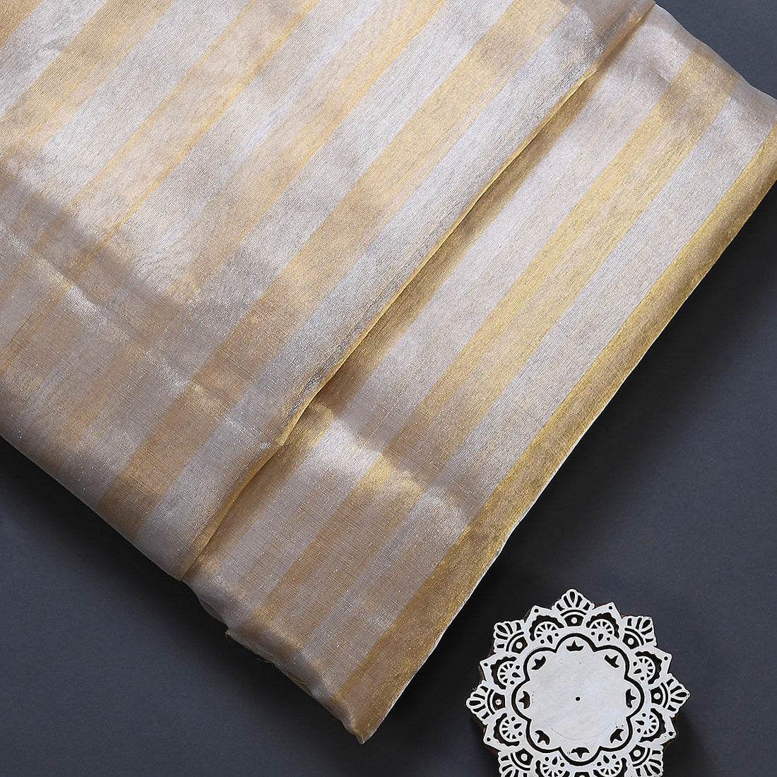 Handloom_Silver_and_Gold_Tissue_Fabric_Woven_in_Chanderi_WeaverStory_01