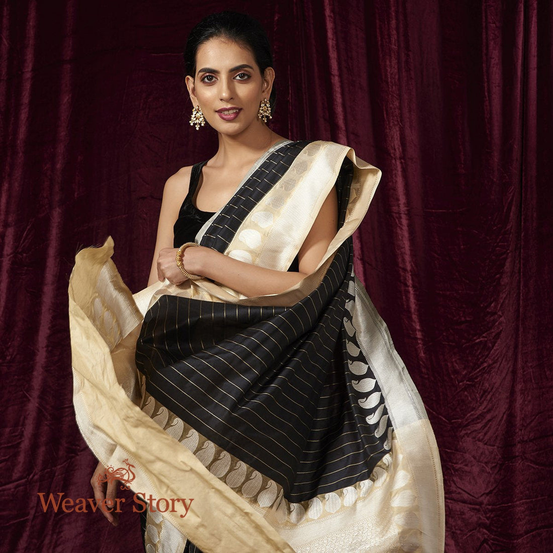 Handloom_Black_Katan_Silk_Saree_with_Stripes_and_Kadhiyal_Border_in_OffWhite_WeaverStory_01