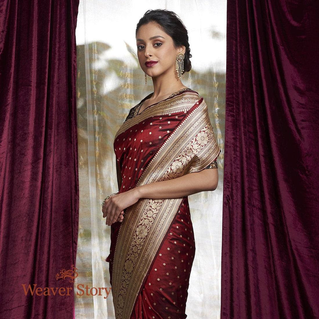 Handwoven_Maroon_Small_Booti_Saree_with_Kadhwa_Border_WeaverStory_01