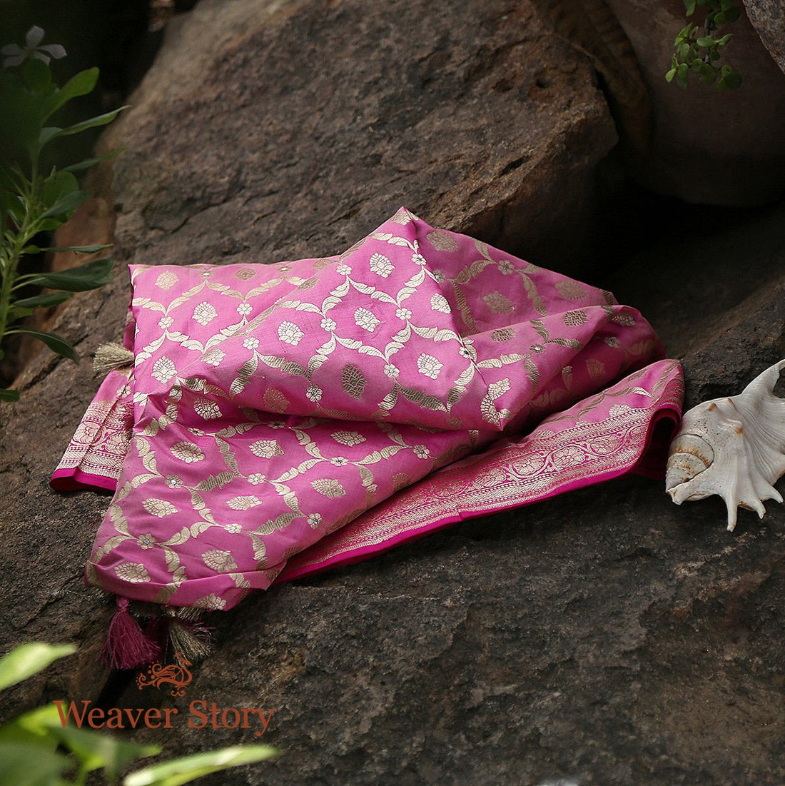 Handloom_Cutwork_Meenakari_Jaal_Pink_Dupatta_WeaverStory_01