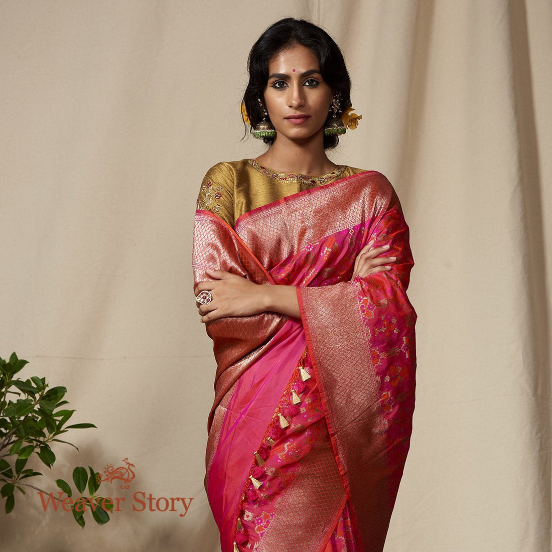 Handwoven_Pink_and_Orange_Antique_Zari_Banarasi_Patola_Saree_WeaverStory_01