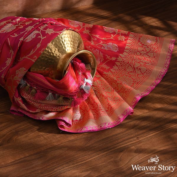 Handwoven_Pink_and_Orange_Dual_Tone_Kadhwa_Jangla_Dupatta_WeaverStory_01