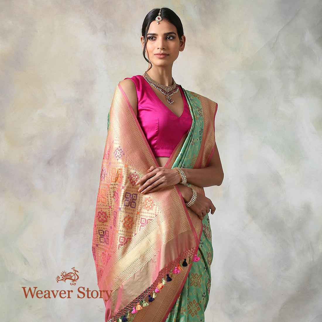 Handwoven_Banarasi_Patola_Saree_in_Green_and_Pink_WeaverStory_01