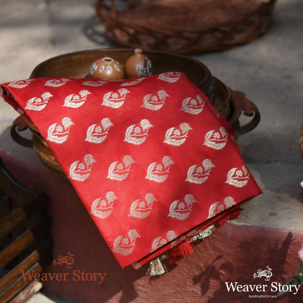 Handwoven_Red_Flower_Booti_Dupatta_WeaverStory_01