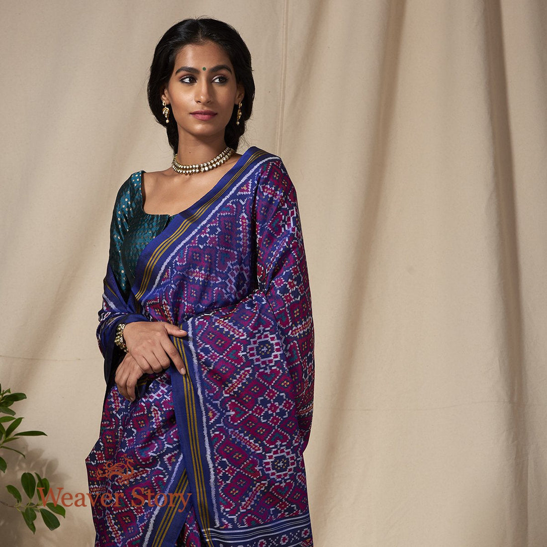 Handwoven_Blue_and_Purple_Gujarat_Patola_Saree_WeaverStory_01