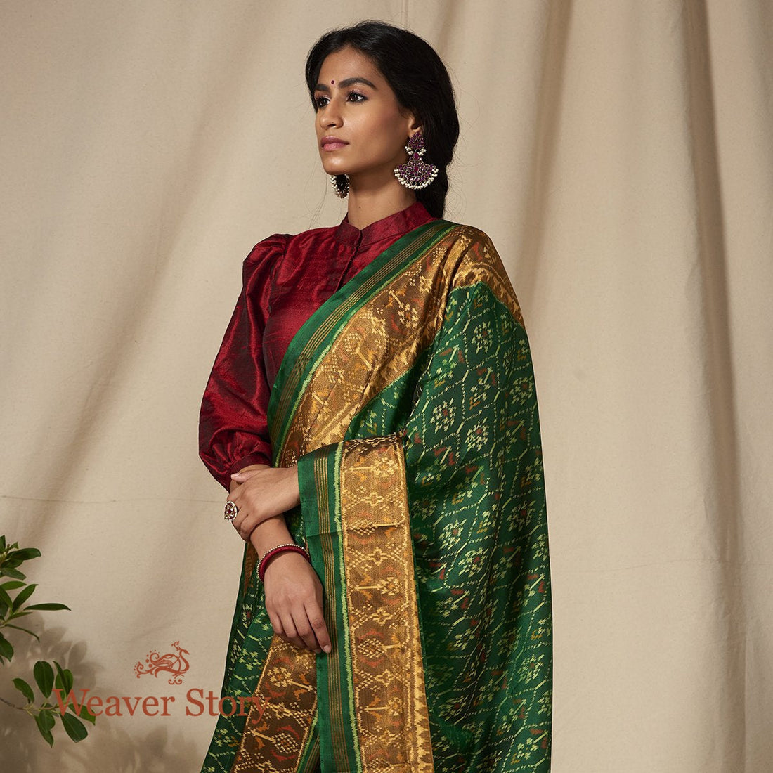 Handwoven_Green_Gujarat_Patola_Saree_WeaverStory_01