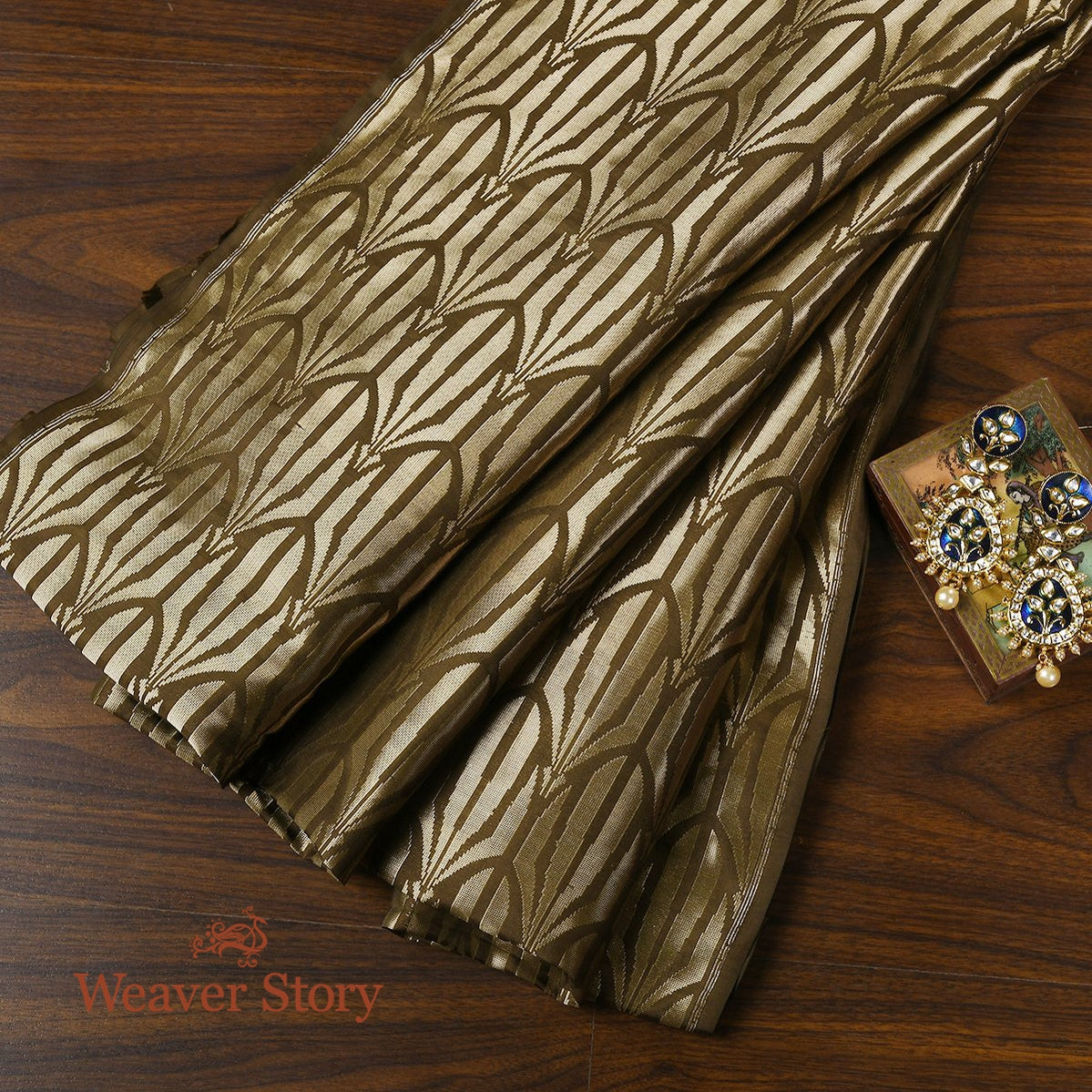 Handloom_Brown_and_Gold_Banarasi_Tissue_Fabric_WeaverStory_01