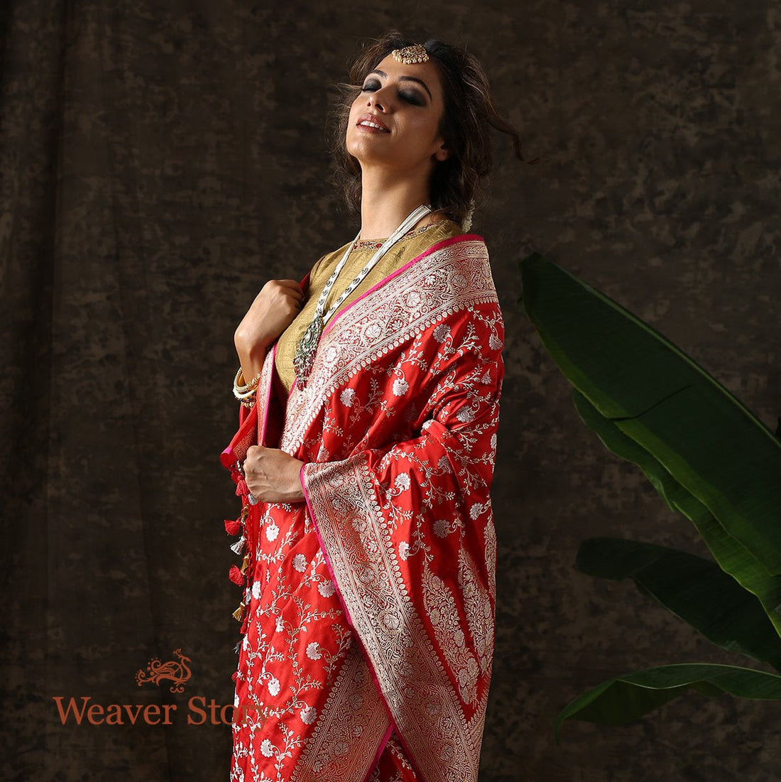 Handwoven_Red_Kadhwa_Jangla_Bareek_Jaal_Saree_WeaverStory_01