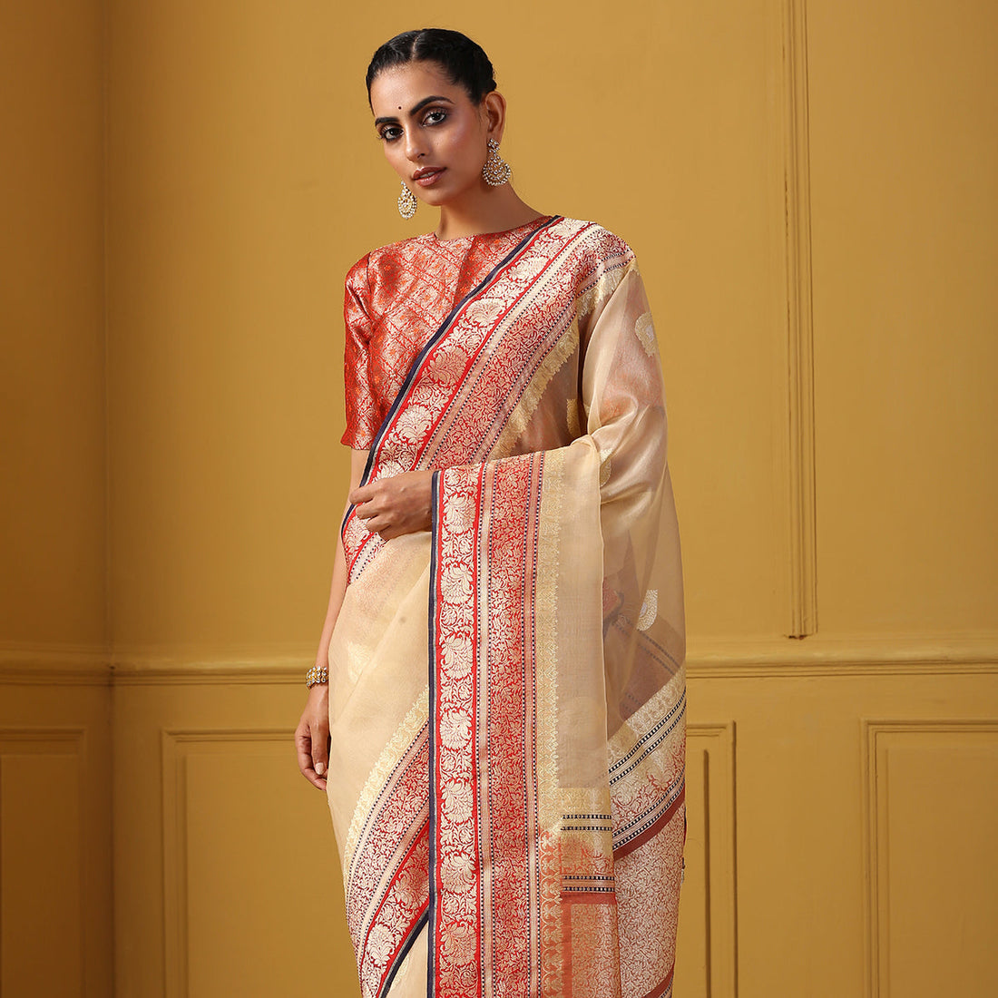 Handloom_Beige_Kadhwa_Kora_Saree_with_Red_Border_and_Pallu_WeaverStory_01