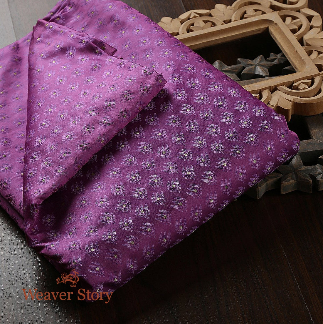 Handloom_Tanchoi_Zari_Booti_Fabric_Than_WeaverStory_01