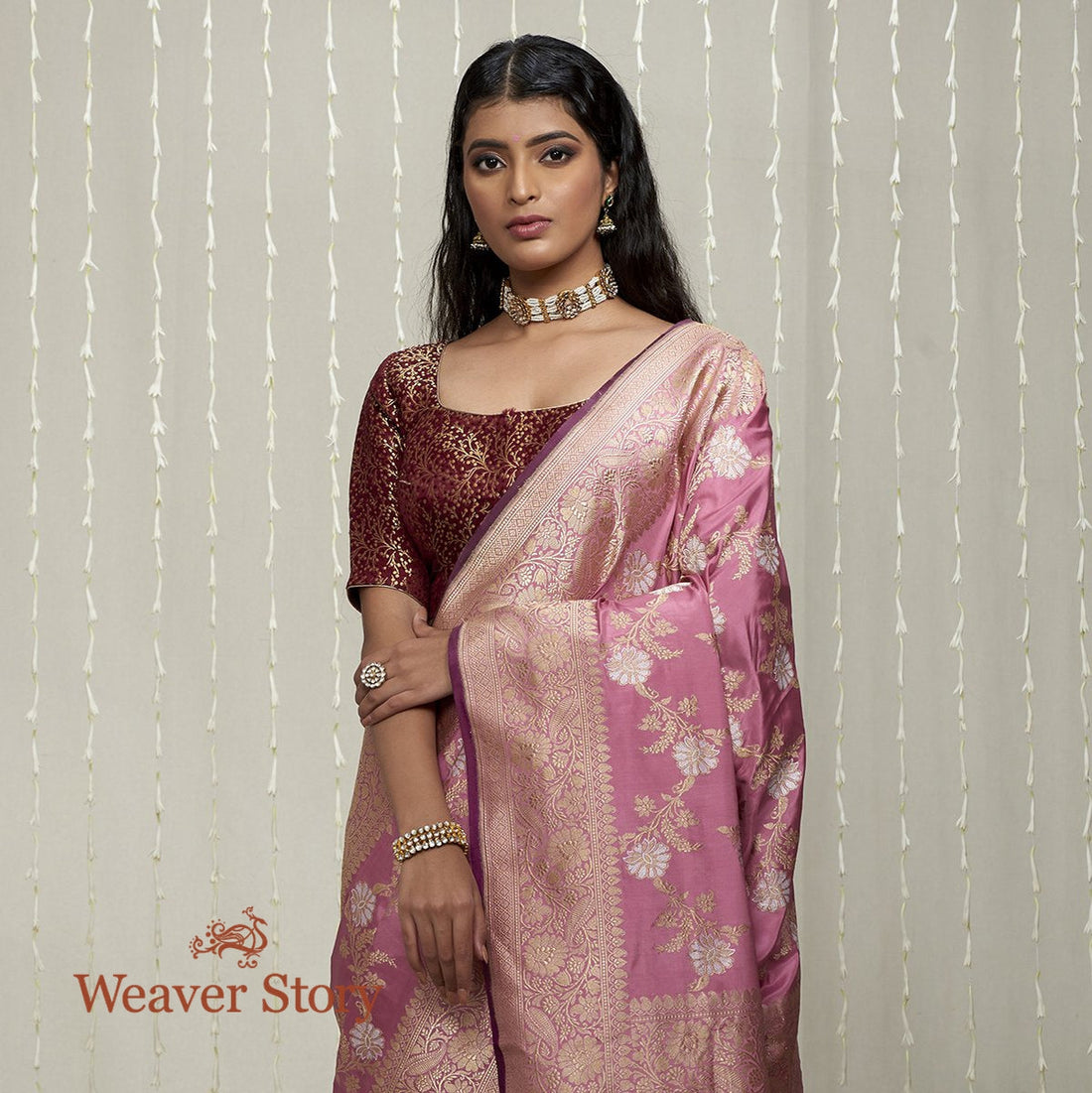 Handwoven_Rose_Pink_Kadhwa_Jangla_Saree_WeaverStory_01