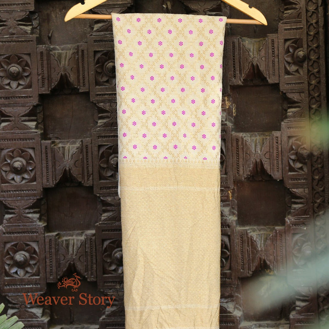 Handloom_Offwhite_Moonga_Silk_Dupatta_WeaverStory_01