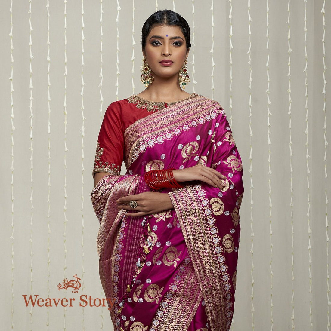 Handloom_Plum_ColoRed_Ektara_Kadhwa_Jangla_Saree_WeaverStory_01