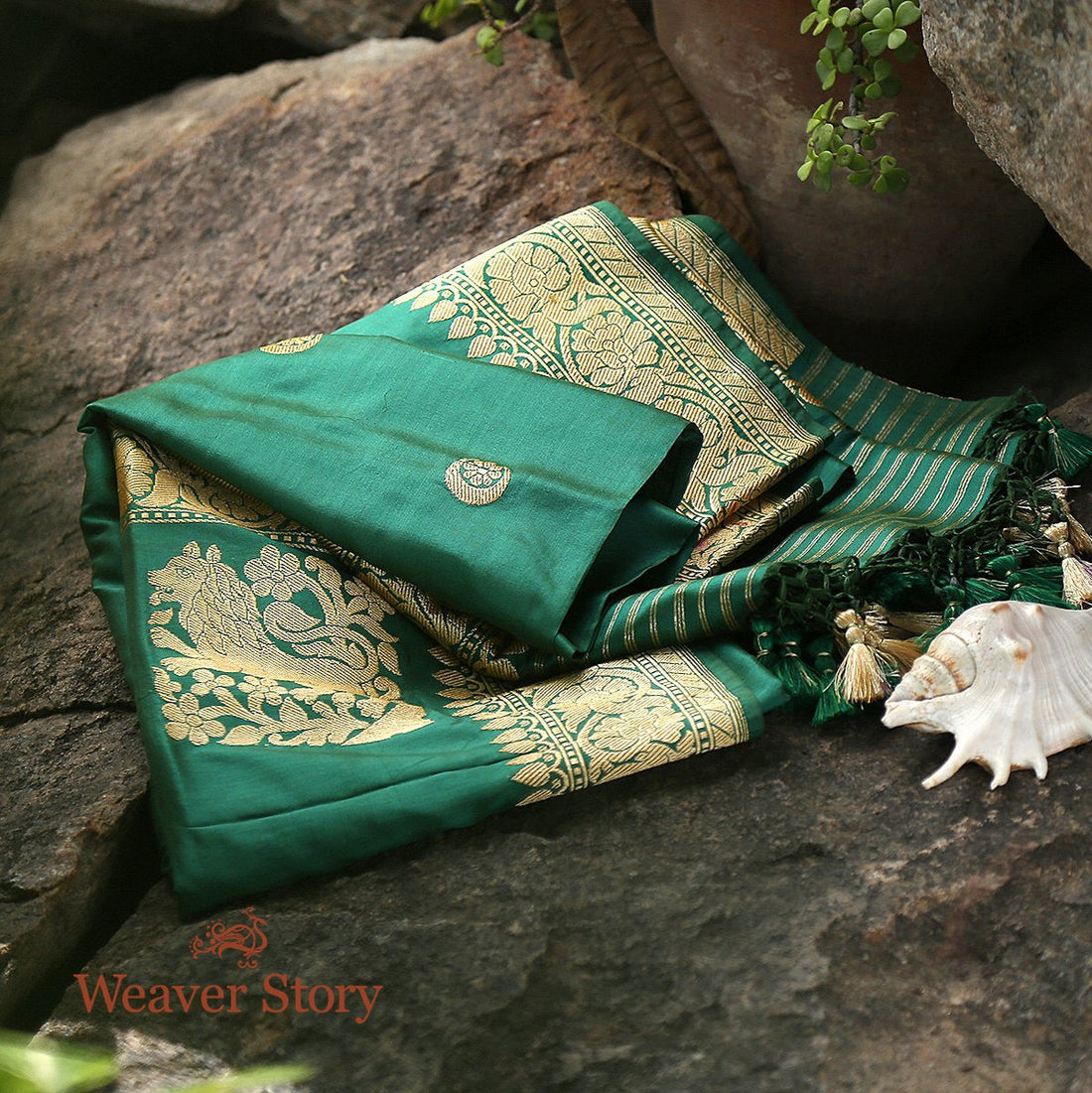 Handloom_Green_Chaand_Boota_Dupatta_WeaverStory_01