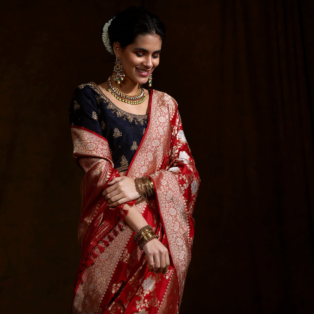 Bridal_red_sona_rupa_kadhwa_angoor_jangla_WeaverStory_01