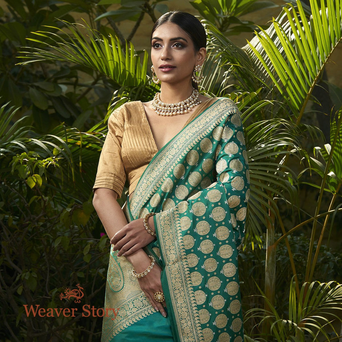 Handwoven_Teal_Green_Anaar_Boota_Jangla_Saree_WeaverStory_01