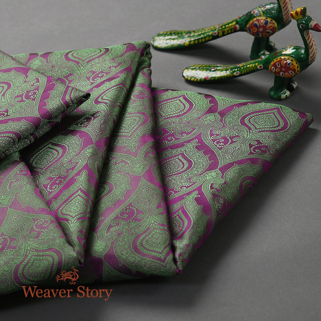 Handloom_Purple_and_Green_Tanchoi_Fabric_WeaverStory_01