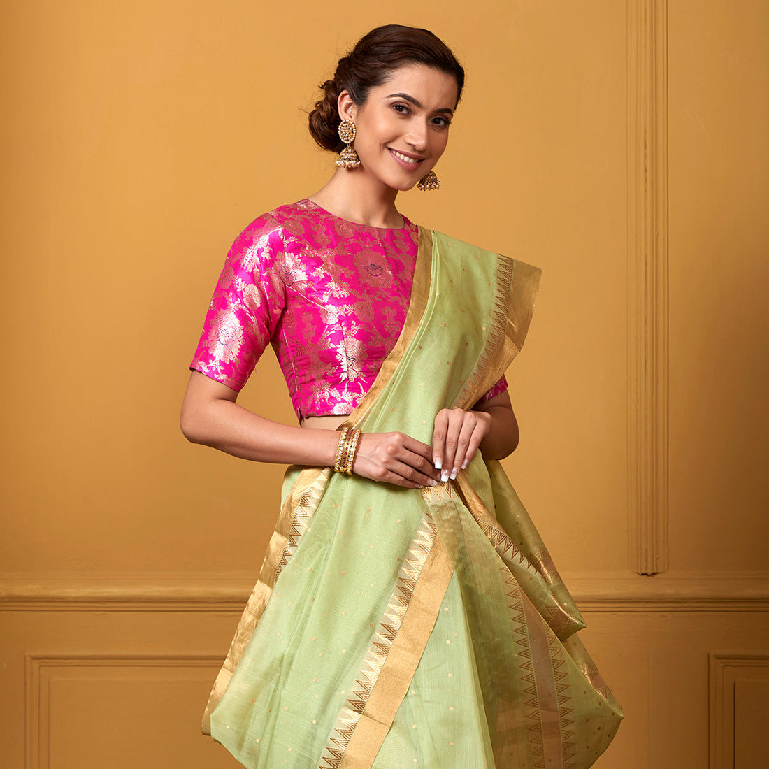 Handwoven_Pista_Green_Small_Booti_Saree_with_Temple_Border_WeaverStory_01