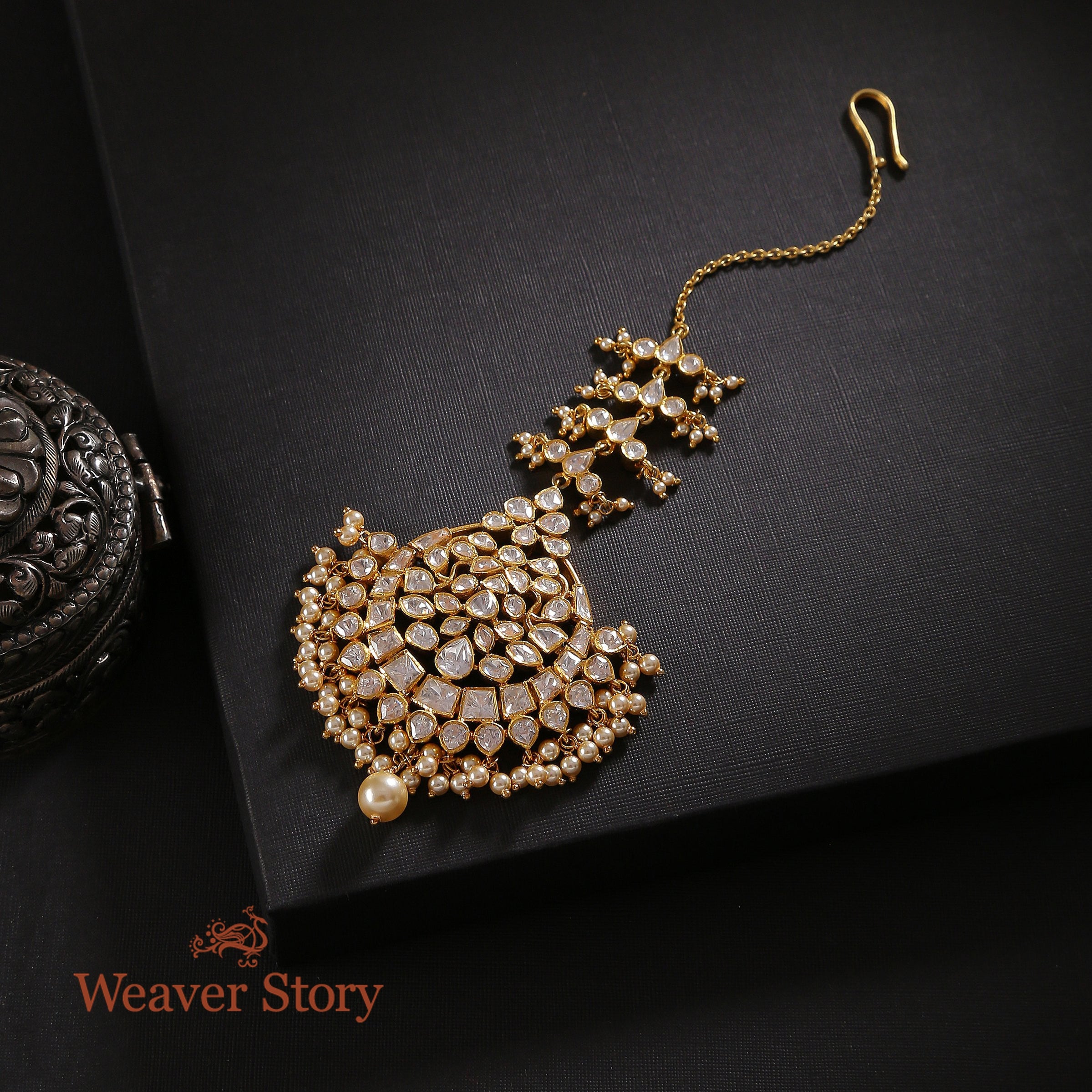 Chaandnuma_Matha_Tikka_with_Polki_Crafted_in_Pure_Silver_WeaverStory_01