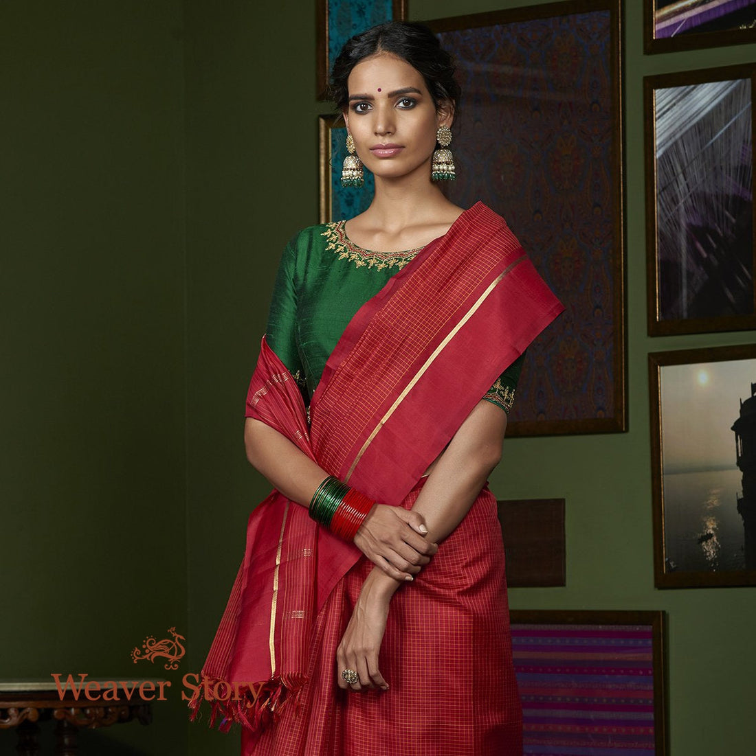 Handwoven_Red_All_Over_Checks_with_Plain_Border_Kanjivaram_Saree_WeaverStory_01