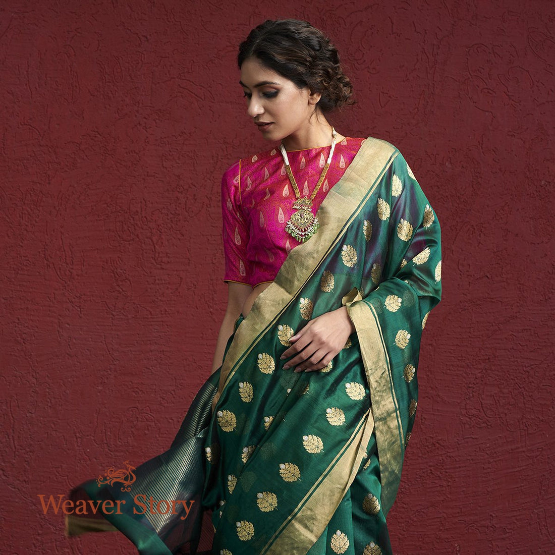 Handloom_Emerald_Green_Anaar_Booti_Chanderi_Saree_WeaverStory_01