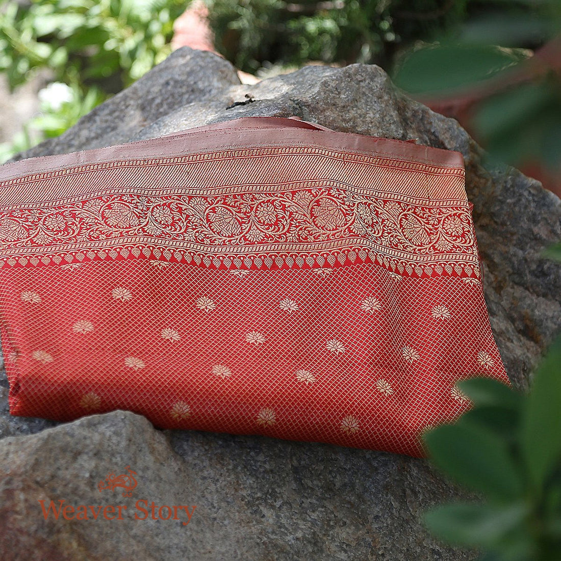 Handloom_Red_Banarasi_Dupatta_with_Tanchoi_woven_in_Zari_WeaverStory_01