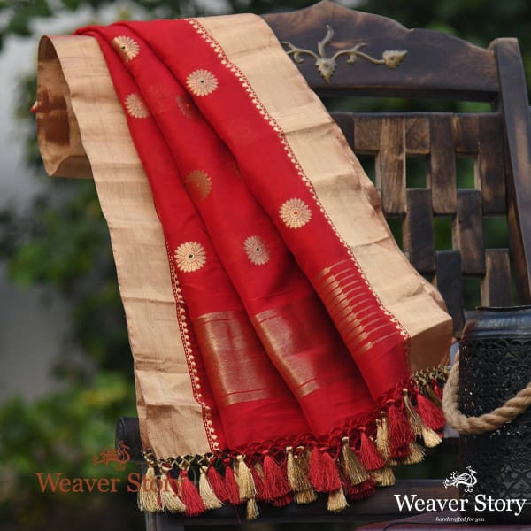 Handwoven_Red_Cotton_Silk_Banarasi_Dupatta_with_Floral_Motif_WeaverStory_01