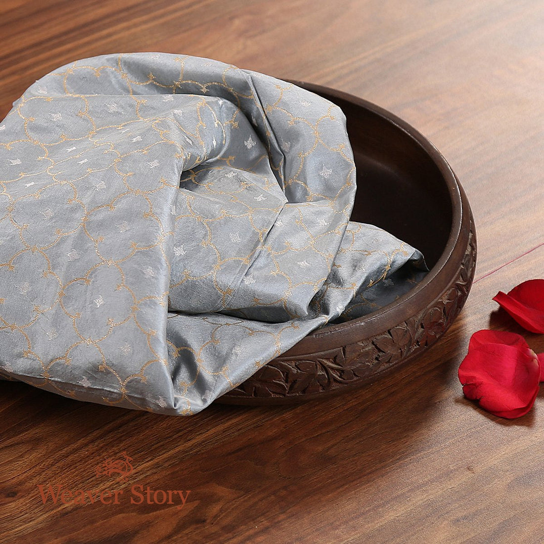 Handloom_Grey_Dampaj_Booti_Dupatta_WeaverStory_01