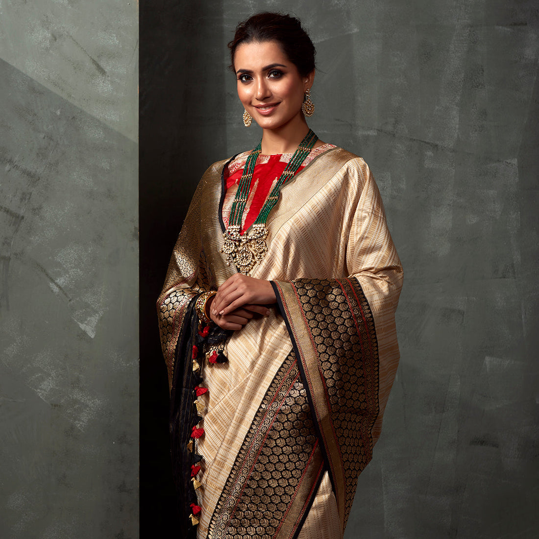 Handwoven_Cream_and_Gold_Tanchoi_Saree_with_Heavy_Black_Kadhwa_Weave_Border_WeaverStory_01